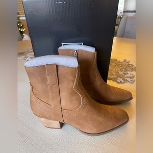 New Dolce Vita boots size 8 Women's Pueblo western style brown ankle‎ boots